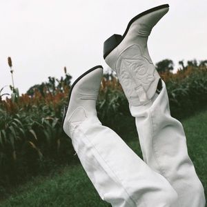New Urban outfitters white Lynn Cowboy boots SZ 10